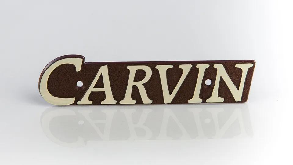 carvin-03-00095-badge-logo-beige-marron-4-5-pouces image 1